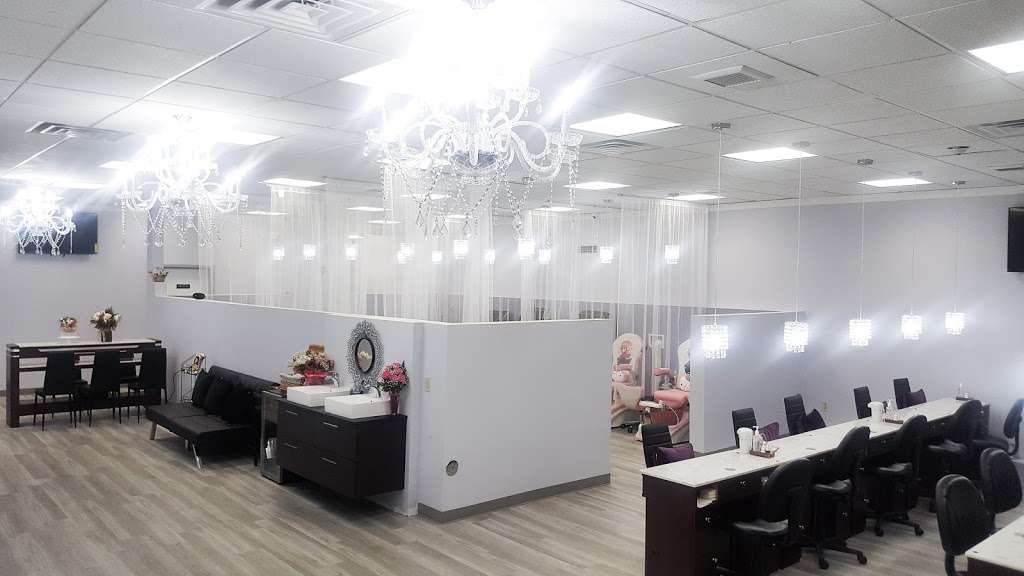 Flawless Nail Lounge & Spa | 138 Bridge St, Weymouth, MA 02191, USA | Phone: (781) 812-0858