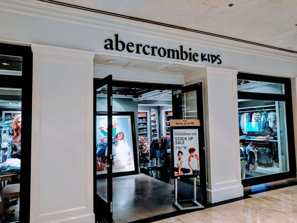 abercrombie kids | WATER TOWER, 835 Michigan Avenue #7030, Chicago, IL 60611, USA | Phone: (312) 274-9859