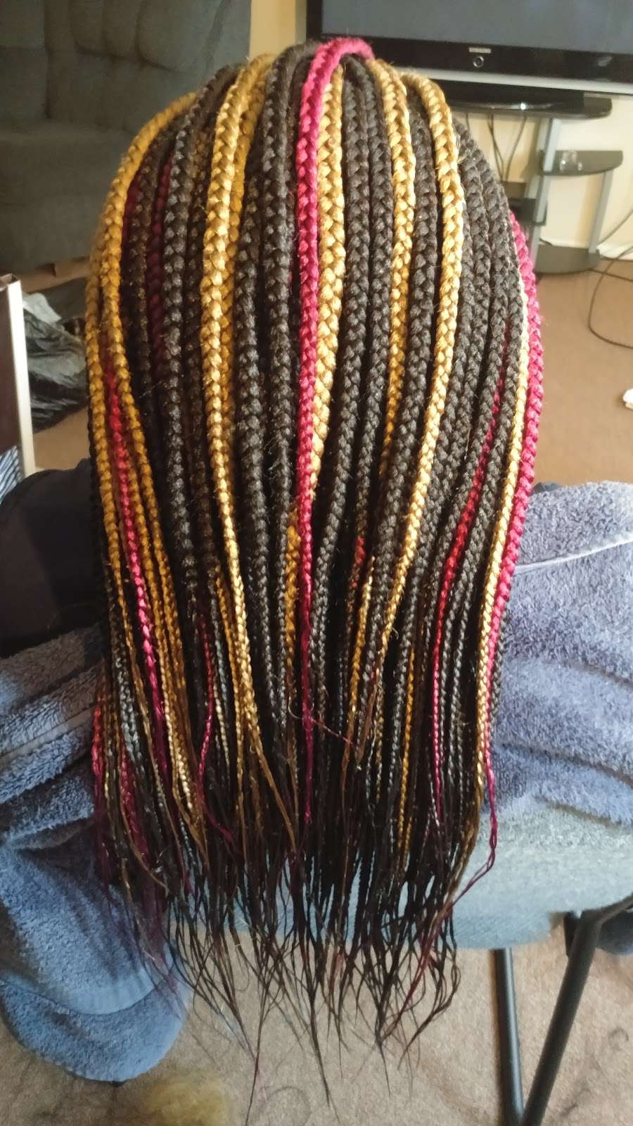 One Love African Hair Braiding | 239 S Lake St, Aurora, IL 60506, United States | Phone: (580) 678-6701