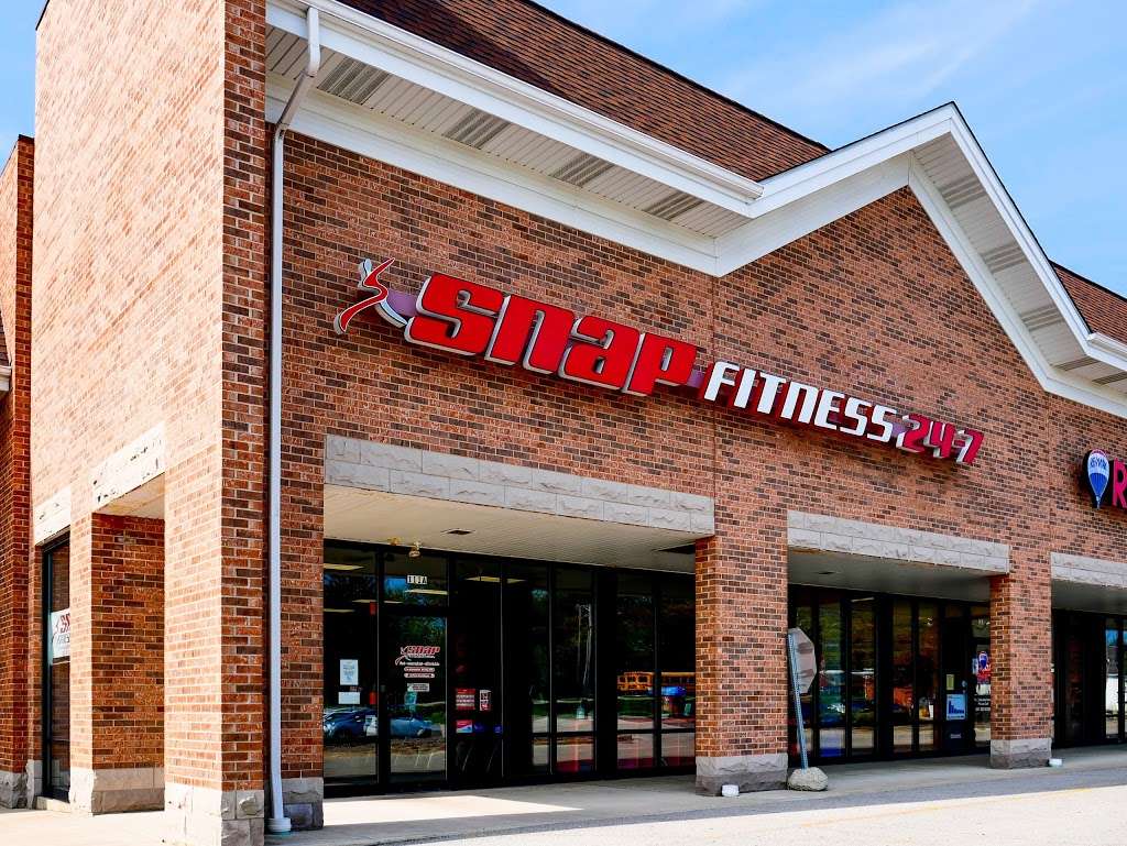 Snap Fitness | 111 W Oak Knoll Dr, Hampshire, IL 60140, USA | Phone: (847) 683-3300