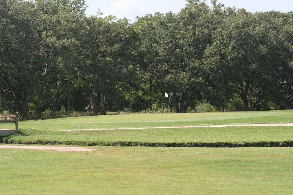 Austin Bayou Golf Course and RV Park | 2111 County Rd 33, Danbury, TX 77534, USA | Phone: (979) 922-1234