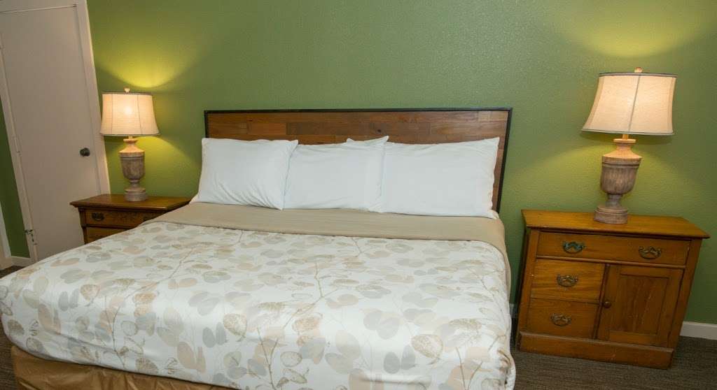 Brown County Inn | 51 State Rd 46, Nashville, IN 47448, USA | Phone: (800) 772-5249