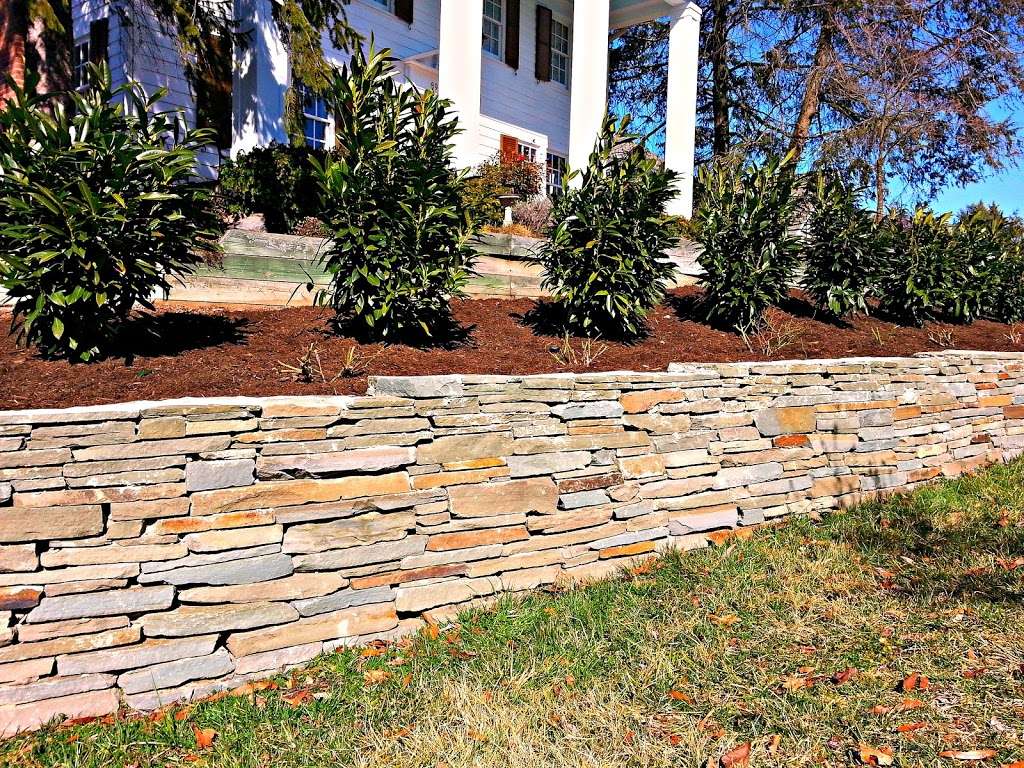 Estate Lawn Services | 1702, 17300 Raven Rocks Rd, Bluemont, VA 20135, USA | Phone: (571) 420-5947