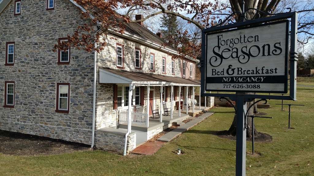 The Avenue Guesthouse and Gallery (Formerly Forgotten Seasons) | 304 E Newport Rd, Lititz, PA 17543, USA | Phone: (717) 626-3088
