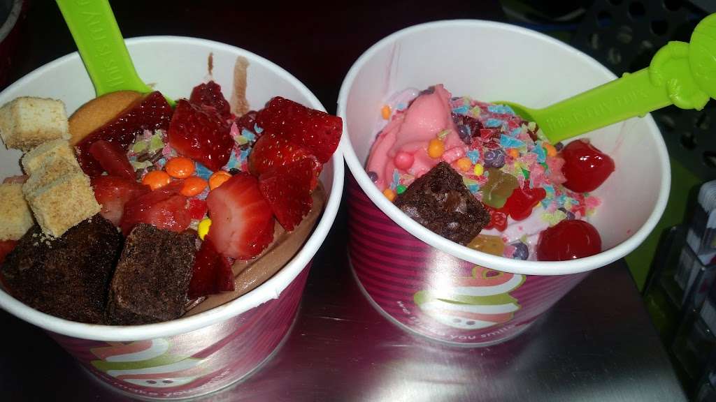 Menchies Frozen Yogurt | 26865 Sierra Hwy, Newhall, CA 91321, USA | Phone: (661) 250-0500