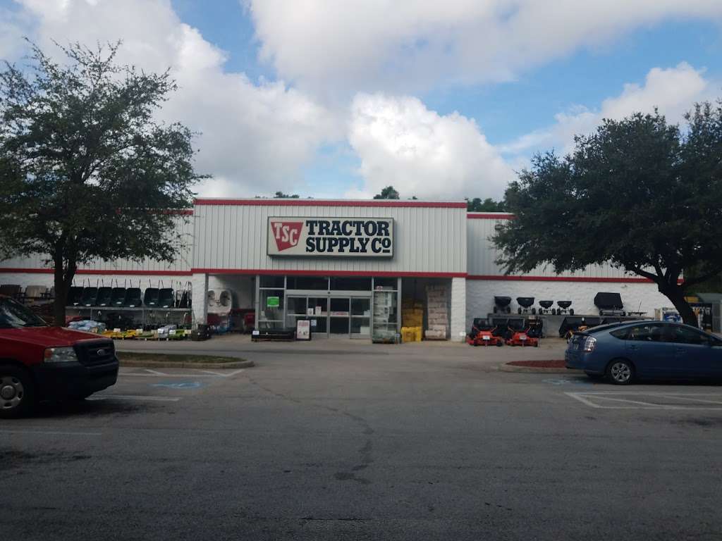 Tractor Supply Co. | 2300 N Woodland Blvd, DeLand, FL 32720 | Phone: (386) 740-2406