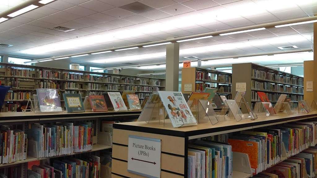 Community Center Library | 17017 Bollinger Canyon Rd, San Ramon, CA 94582, USA