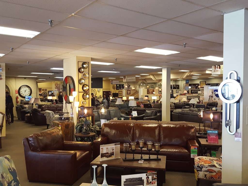 Raymour & Flanigan Furniture and Mattress Store | 2544 Flatbush Ave, Brooklyn, NY 11234, USA | Phone: (718) 513-2002