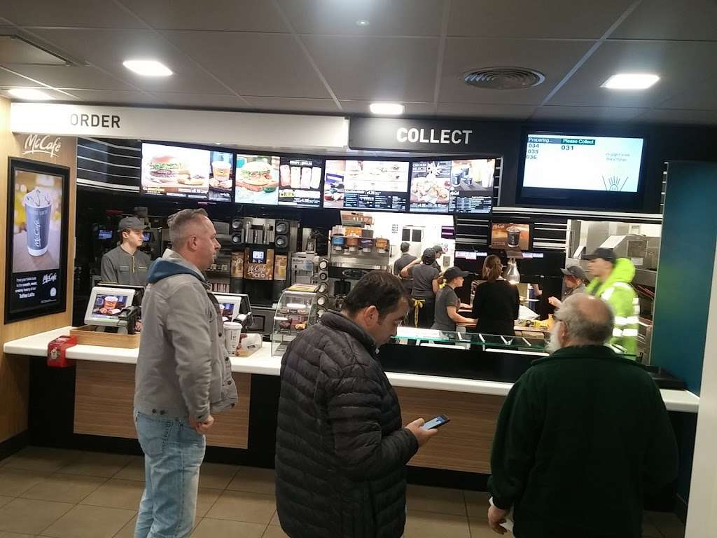 McDonalds | Southgate Stansted Airport, Southgate Rd, Bishops Stortford CM24 1PY, UK | Phone: 01279 661572