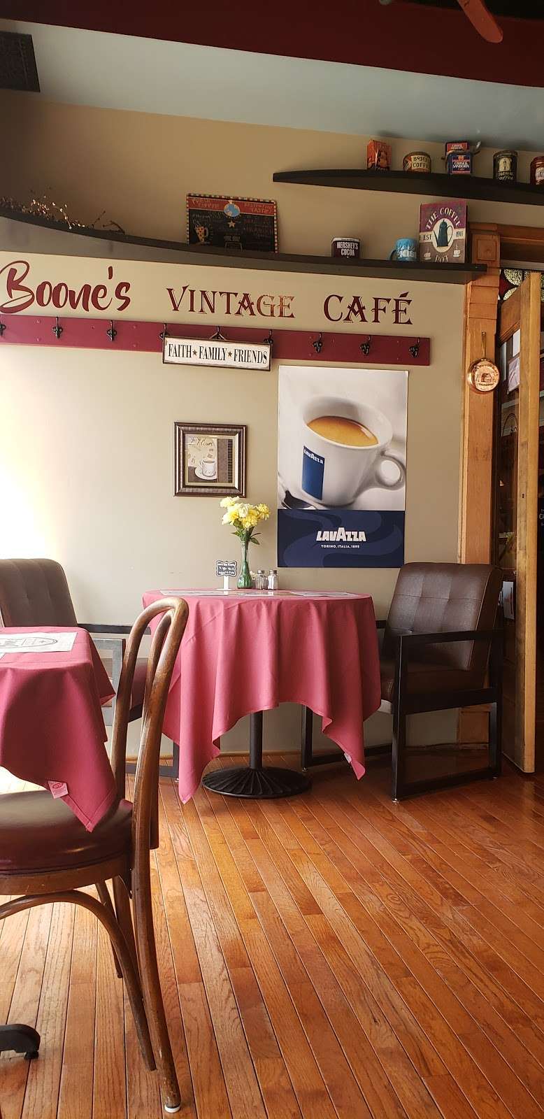 Boones Vintage Cafe | 51 N Main St, Jacobus, PA 17407, USA | Phone: (717) 449-4853