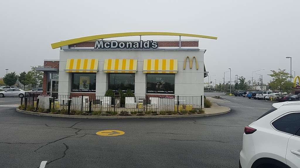 McDonalds | 840 E Boughton Rd, Bolingbrook, IL 60440, USA | Phone: (630) 783-1629