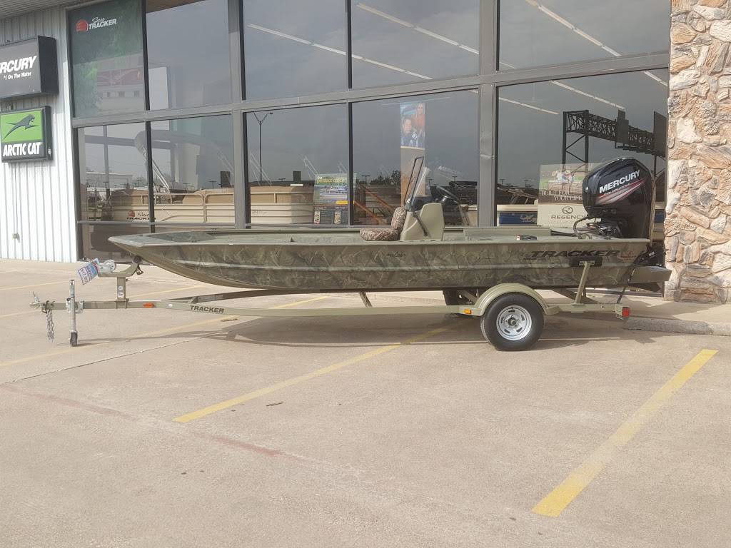 Bass Pro Shops/Cabela’s Boating Outlet Center | 9350 South Fwy, Fort Worth, TX 76140, USA | Phone: (817) 551-1219