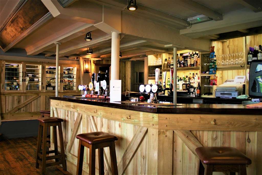 The Queens Head | 13 High St, Nutfield, Redhill RH1 4HH, UK | Phone: 01737 823615