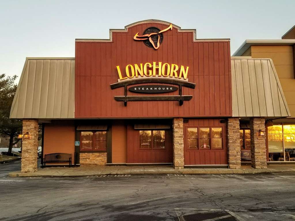 LongHorn Steakhouse | Fashion Crossing Mall, 1250 S Washington St, North Attleborough, MA 02760, USA | Phone: (508) 643-9622