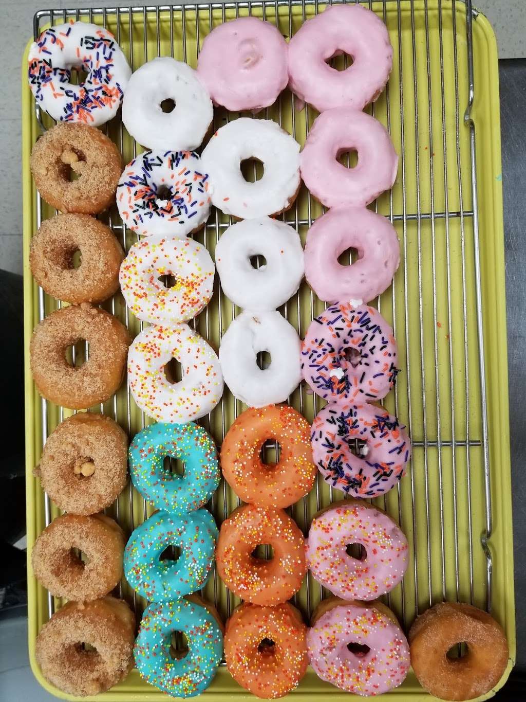 Simply Donuts | 7670 Gessner Rd, Houston, TX 77040, USA | Phone: (281) 809-3321