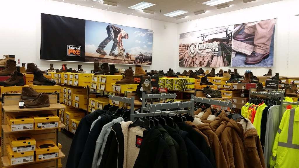 Bobs Stores Footwear & Apparel | 700 Boston Rd, Billerica, MA 01821, USA | Phone: (978) 671-0088