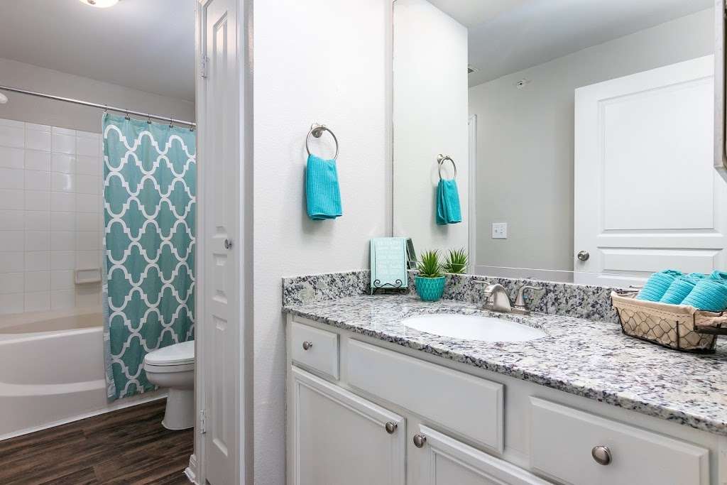 Enclave at Marys Creek Apartments | 2900 Pearland Pkwy, Pearland, TX 77581, USA | Phone: (281) 412-3100