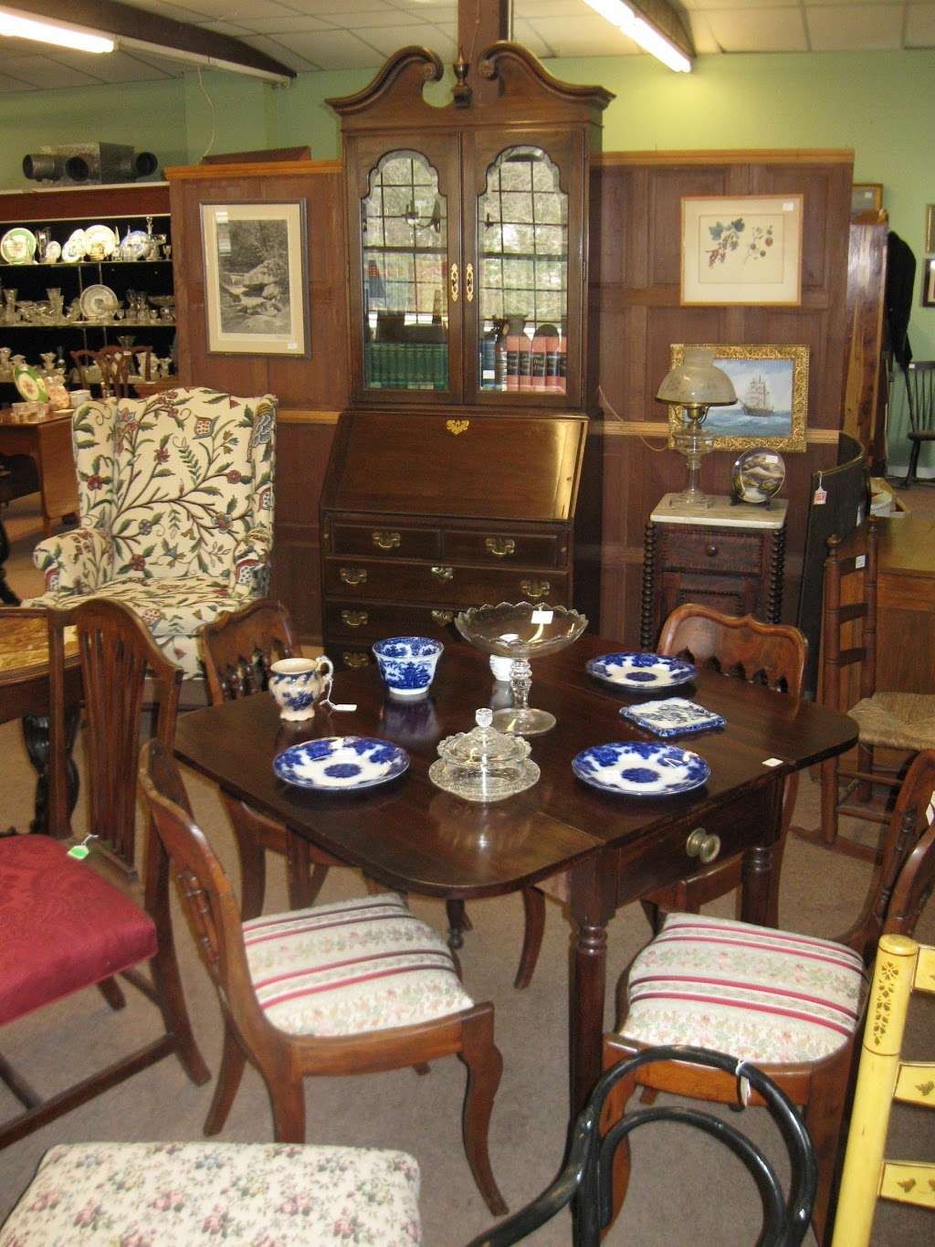 David Rose Antiques | 36 W Main St, Upton, MA 01568, USA | Phone: (508) 529-3838