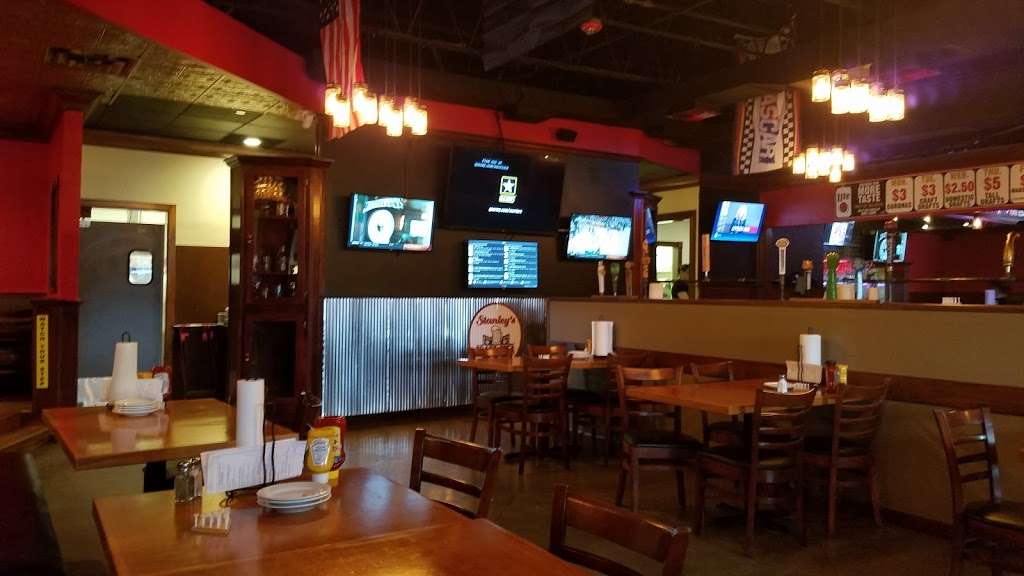 Stanleys restaurant & Tavern in 629 S 8th St, West Dundee, IL 60118, USA