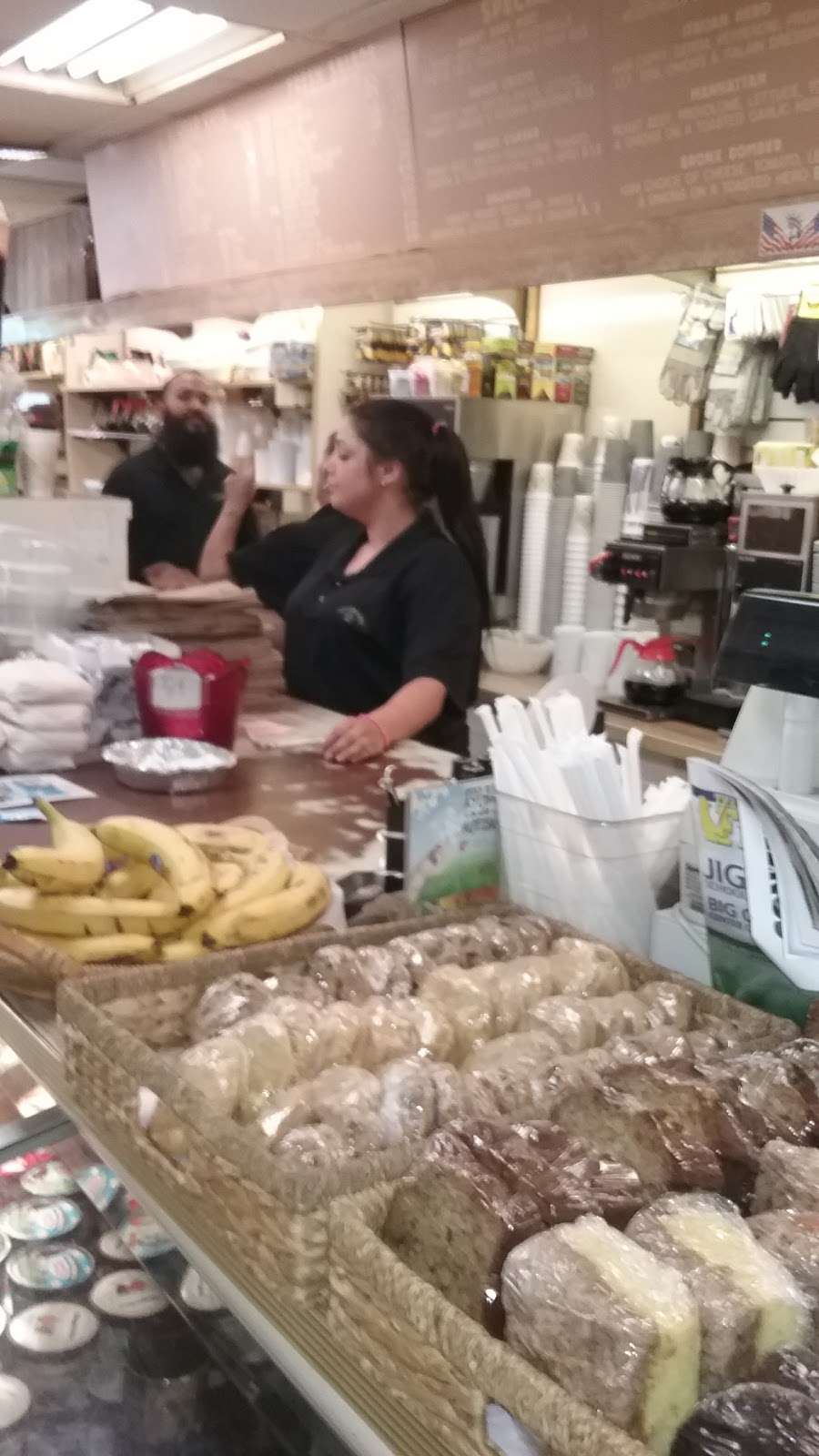 Oak Neck Deli | 945 Montauk Hwy, West Islip, NY 11795, USA | Phone: (631) 661-9701