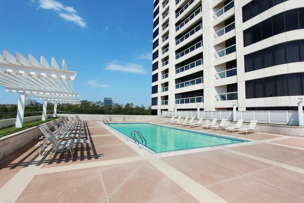 The Parklane Condo Tower | 1701 Hermann Dr, Houston, TX 77004 | Phone: (713) 766-0199