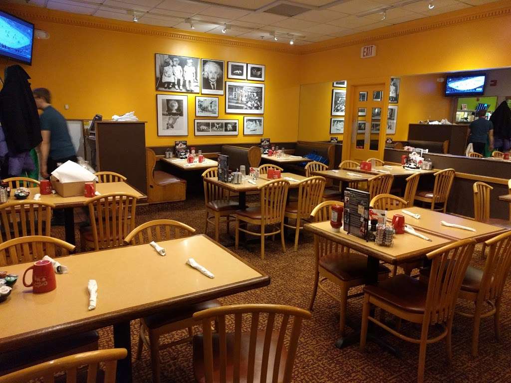Colonial Cafe - Naperville | 8 W Gartner Rd, Naperville, IL 60540, USA | Phone: (630) 420-7722