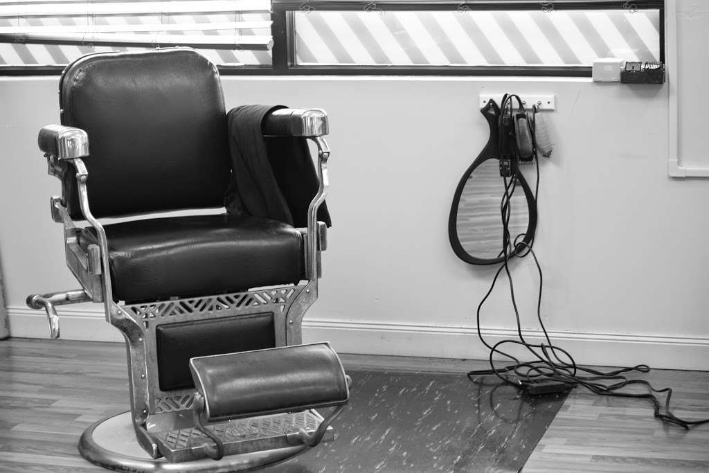 The Barber Shop | 385 W Center St, West Bridgewater, MA 02379, USA | Phone: (508) 559-9500