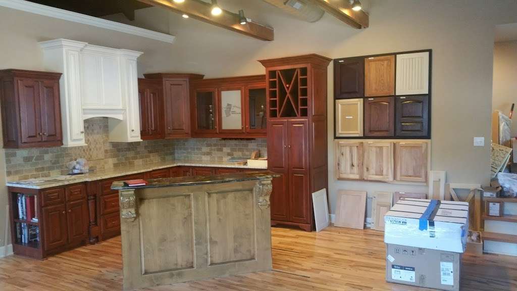 CUSTOM CABINETS BY LAWRENCE CONSTRUCTION INC | 1427 Merriam Ln, Kansas City, KS 66103 | Phone: (913) 208-9797