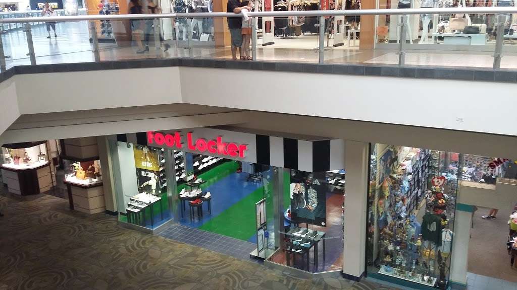 Foot Locker 1037 Westminster Mall Westminster Ca 92683 Usa