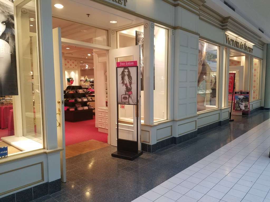 Victorias Secret & PINK | 2899 Whiteford Rd #122, York, PA 17402, USA | Phone: (717) 757-7057