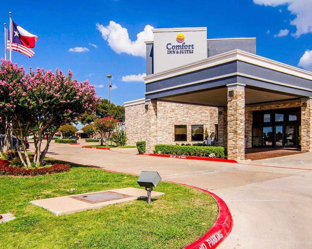 Comfort Inn & Suites Plano East | 700 Central Pkwy E, Plano, TX 75074, USA | Phone: (972) 881-1881