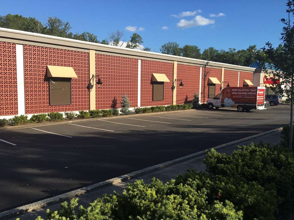 CubeSmart Self Storage | 20 N Middletown Rd, Nanuet, NY 10954, USA | Phone: (845) 627-0281