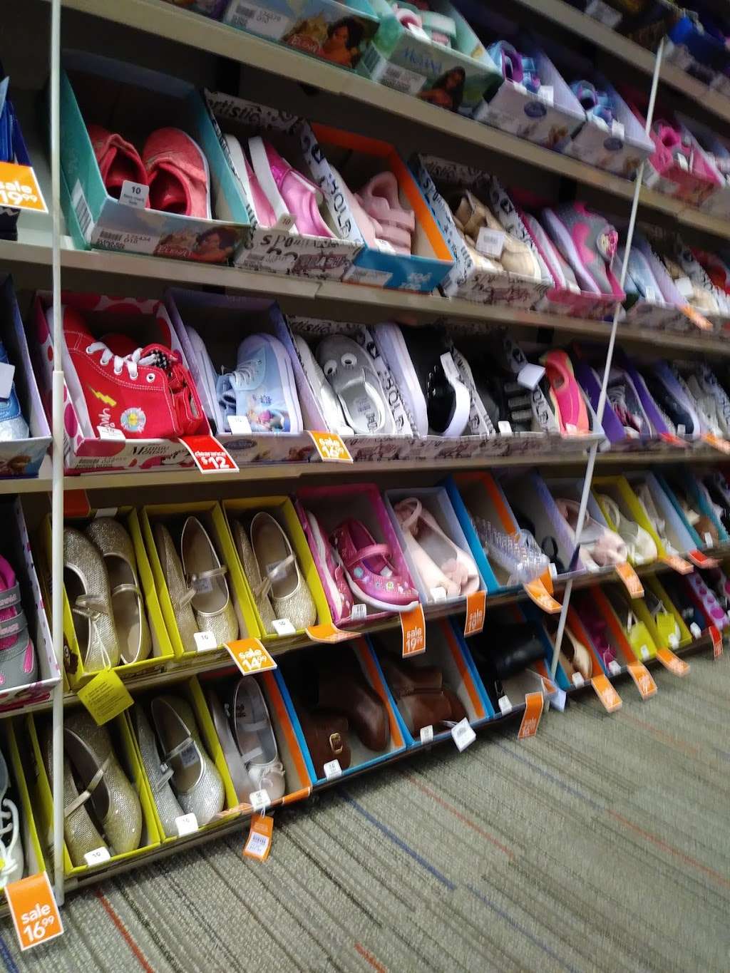 payless shoes closing stores 219