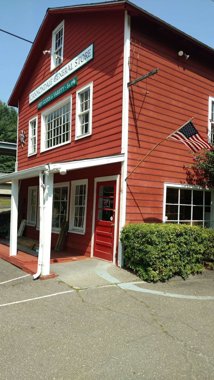 Thomas K. Libby Antiques & Ceramics | Cannondale Village, 26 Cannon Rd., Wilton, CT 06897, USA | Phone: (203) 247-6164