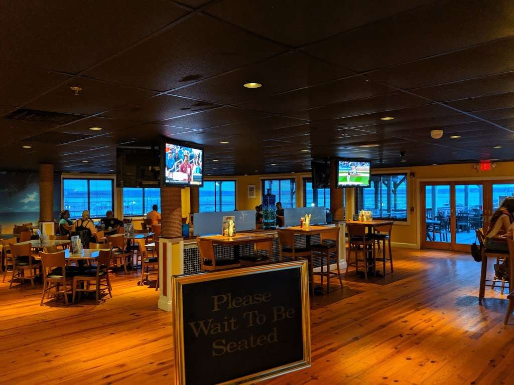 Castaways Seafood and Grille | 209 Ocean Blvd, Seabrook, NH 03874, USA | Phone: (603) 760-7500