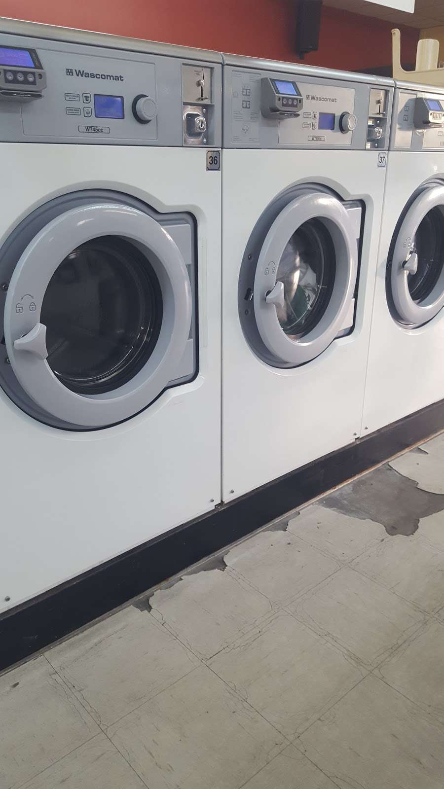Superior Laundries - Chambers Laundromat | 15200 E 6th Ave, Aurora, CO 80011 | Phone: (303) 364-2934