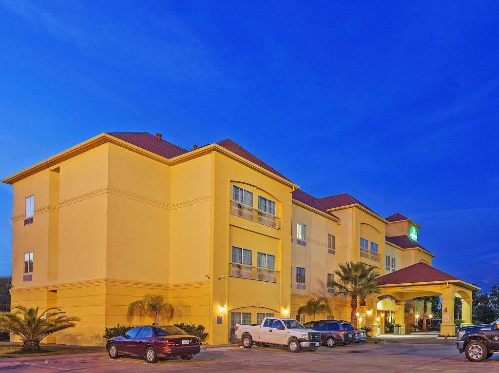 La Quinta Inn & Suites Alvin | 880 S Bypass 35, Alvin, TX 77511, USA | Phone: (281) 585-3900