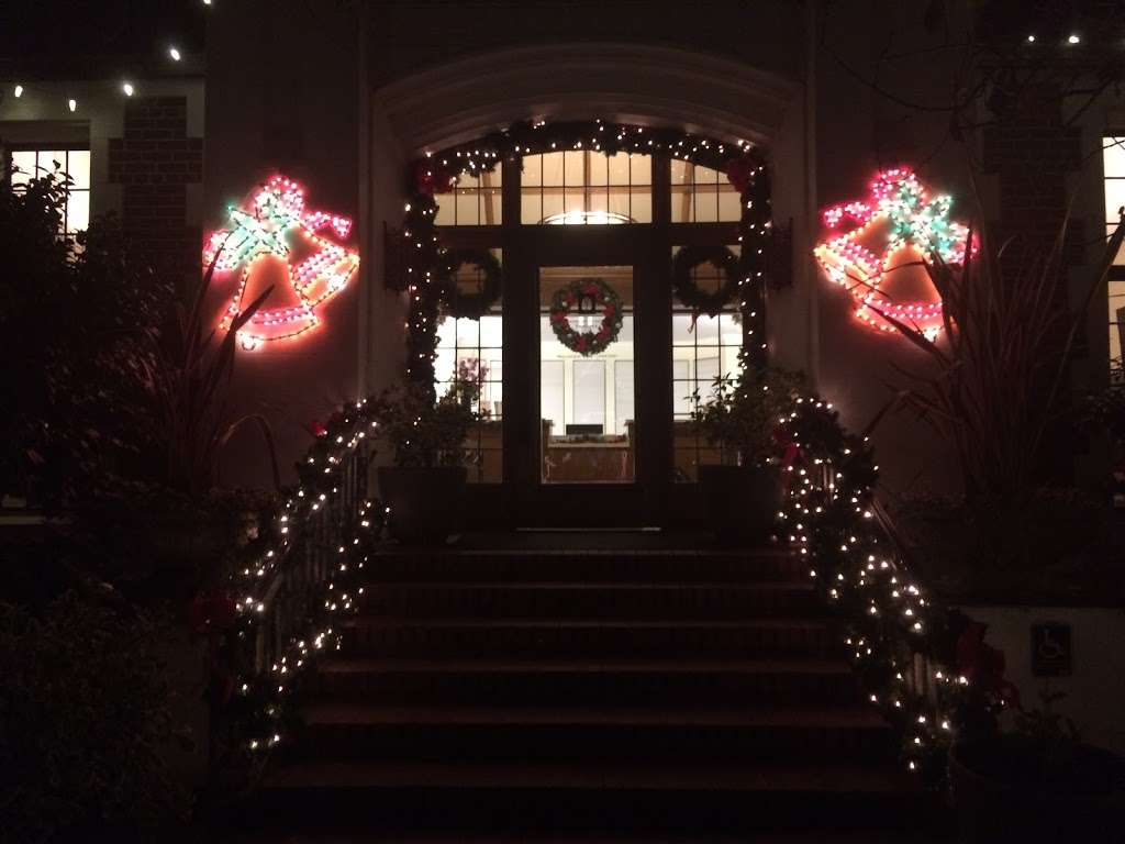 Circle of Lights in December | 5000 Piedmont Ave, Oakland, CA 94611 | Phone: (510) 658-2588