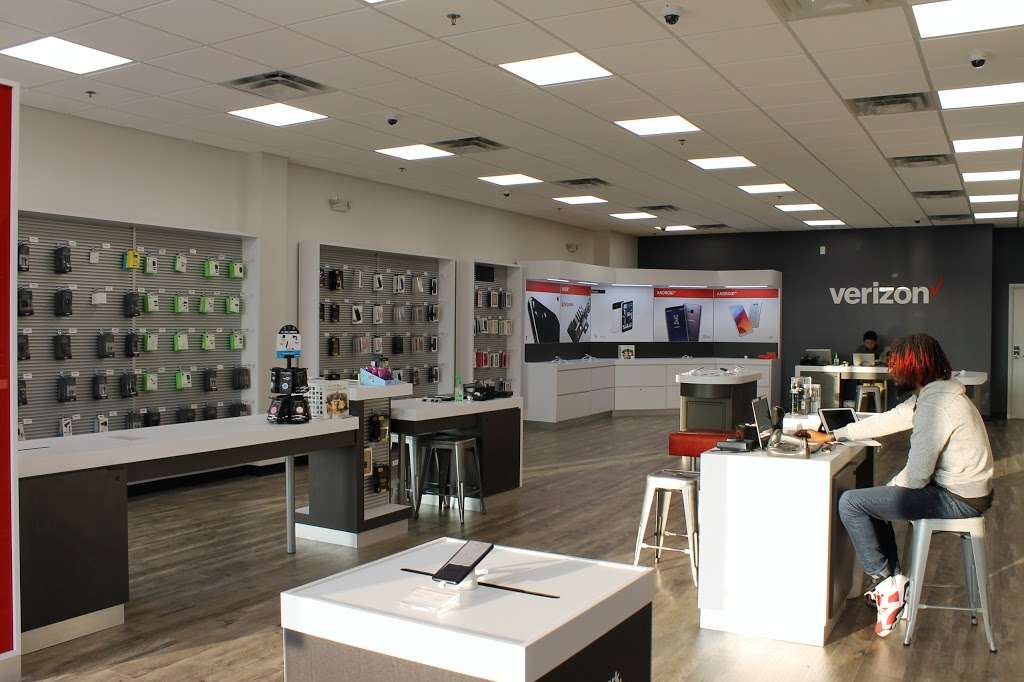 Verizon Authorized Retailer - Express Store | 8040 Woodbridge Pkwy Suite 100, Sachse, TX 75048, USA | Phone: (972) 442-0412