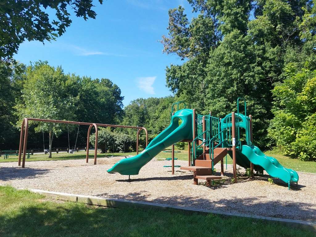 Beech Woods Park | 137 Beekman Rd, Kendall Park, NJ 08824, USA | Phone: (732) 329-4000