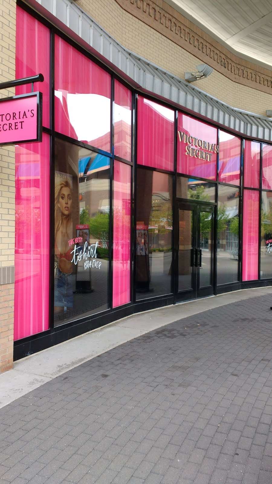 Victorias Secret & PINK | 1847 Village West Pkwy K-105, Kansas City, KS 66111, USA | Phone: (913) 249-3765