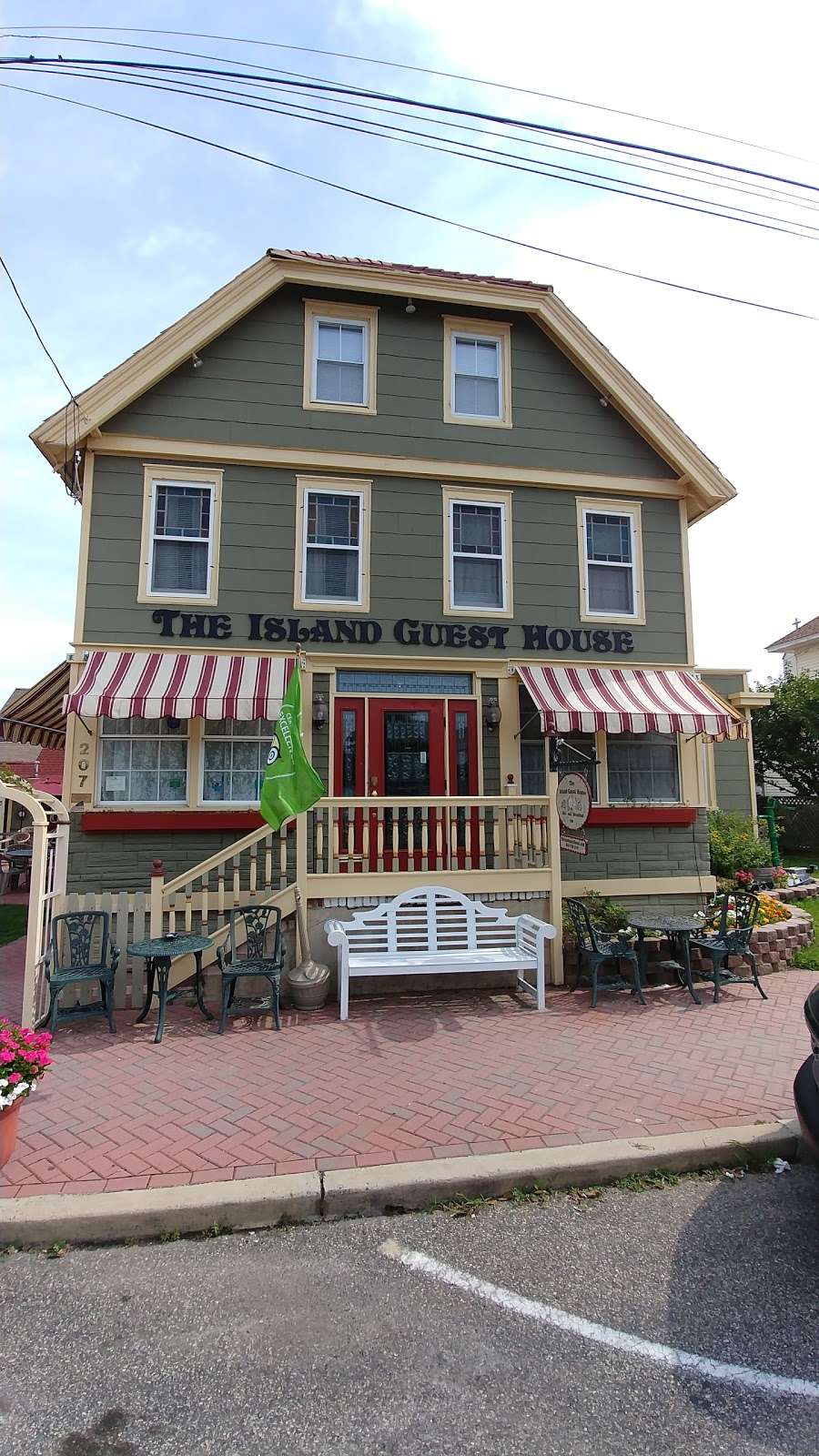 The Island Guest House | 207 3rd St, Beach Haven, NJ 08008, USA | Phone: (609) 709-5791