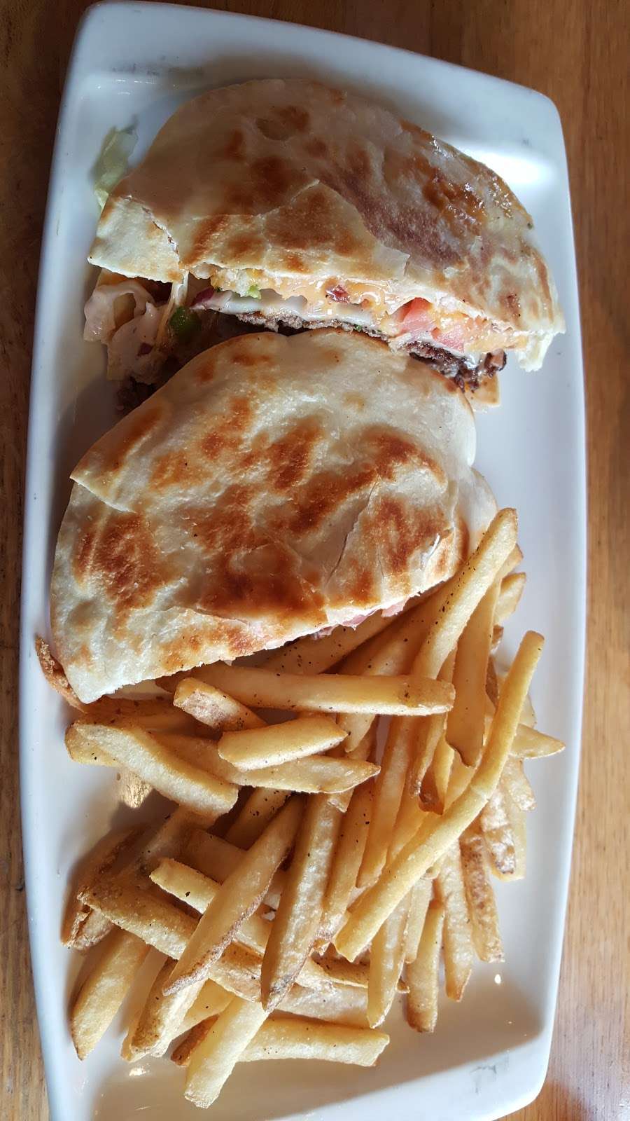 Applebees Grill + Bar | 2126 Gateway Center Dr, Belvidere, IL 61008, USA | Phone: (815) 544-0136