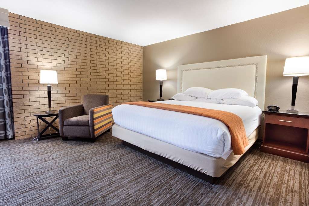 Drury Inn & Suites Kansas City Airport | 7900 NW Tiffany Springs Pkwy, Kansas City, MO 64153 | Phone: (816) 880-9700