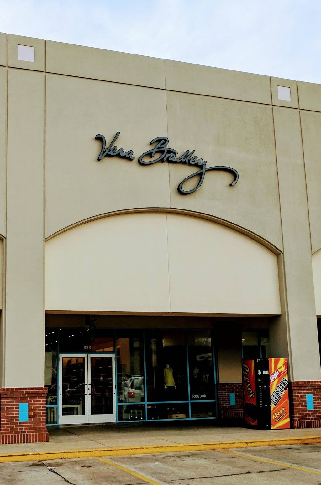 Vera Bradley | 7021 S Memorial Dr Unit 286B, Tulsa, OK 74133 | Phone: (918) 249-0430