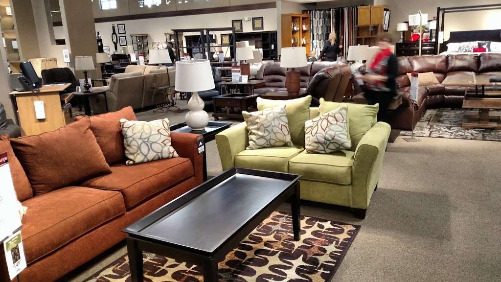 Ashley HomeStore | 12185 77th St, Kenosha, WI 53142, USA | Phone: (262) 857-1000