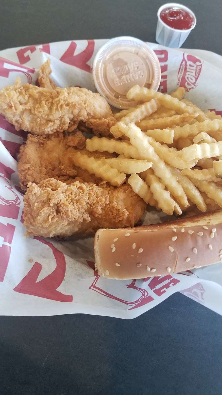 Raising Canes Chicken Fingers | 2127 W Davis St, Conroe, TX 77304, USA | Phone: (936) 760-7744