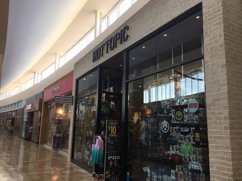 Hot Topic | 3111 W Chandler Blvd Space #2024, Chandler, AZ 85226, USA | Phone: (480) 899-4445