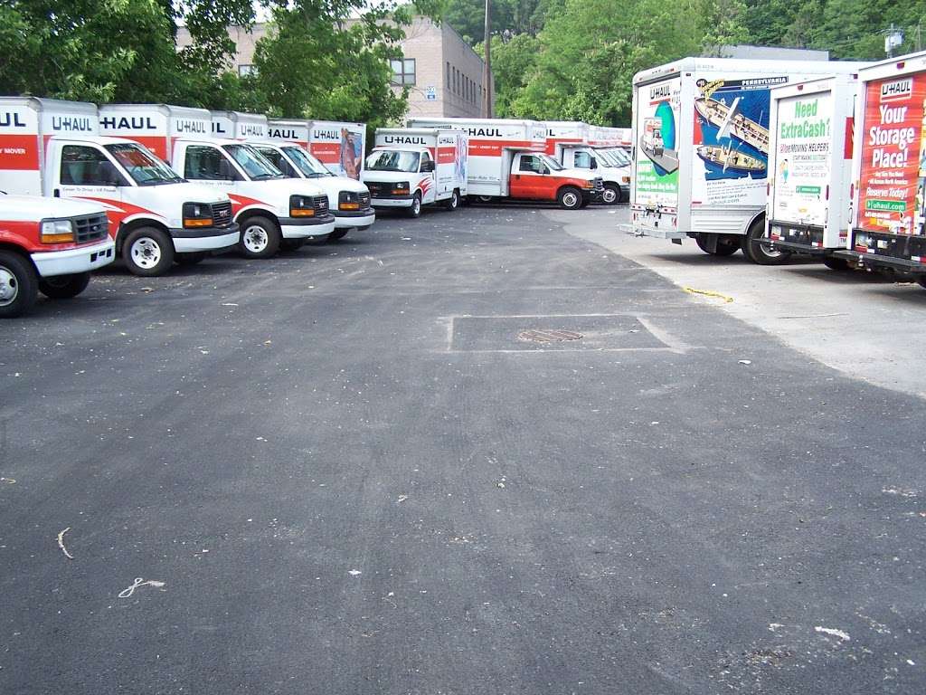 U-Haul Moving & Storage of Bensonhurst | 6615 New Utrecht Ave, Brooklyn, NY 11219, USA | Phone: (718) 232-1400