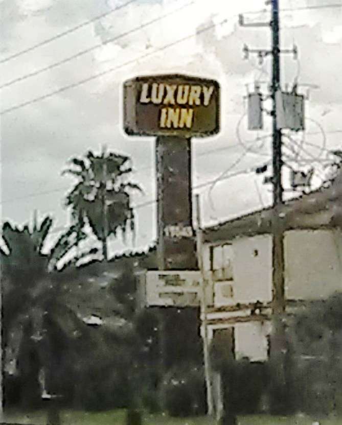 Luxury Inn | 15545 East Fwy, Channelview, TX 77530 | Phone: (281) 457-3000